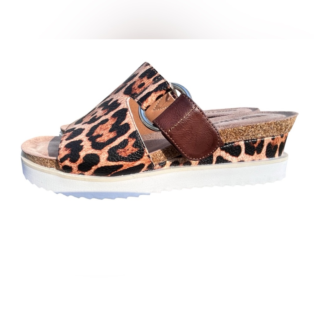 Muk Luks Leopard Print Slide Sandals Size 8 Cork Footbed Comfort Wedge - Picture 6 of 8